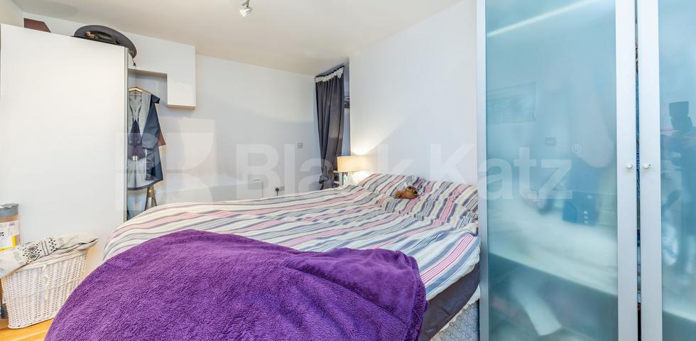 Spacious modern one bed with access to a communal garden  Camden Road, Camden